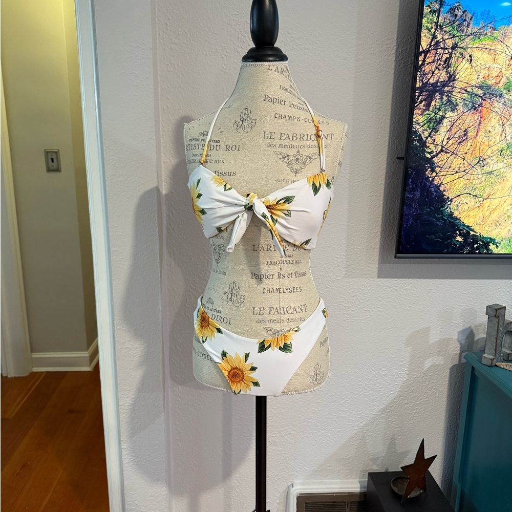 Zaful Sunflower Print Bikini in White and Yellow